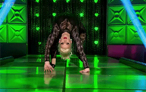 fuckyeahkatyazamolodchikova:  This bitch is over here on her hands pussy poppin’.