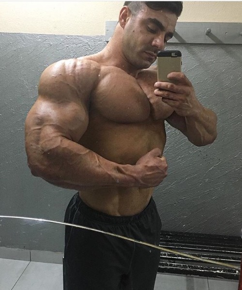 musclegodselfies:  Rafael Brandao