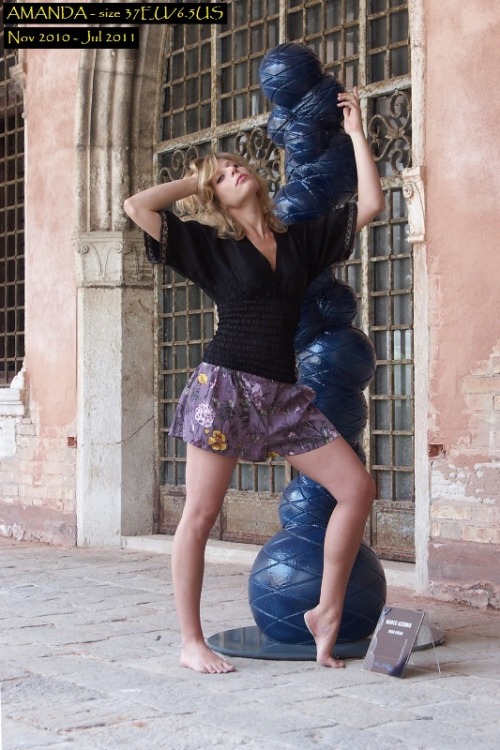Hard to believe, but 10 YEARS have passed since The Feetosopher shot the legendary ALEXIS in Venice in September 2004.. kicking off the BAREFOOT URBAN GIRLS project! It’s time for celebrations! http://barefoot-urban-girls.com/pictures.html http://ba