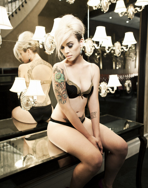 panda-face-mew:  Alysha Nett. 