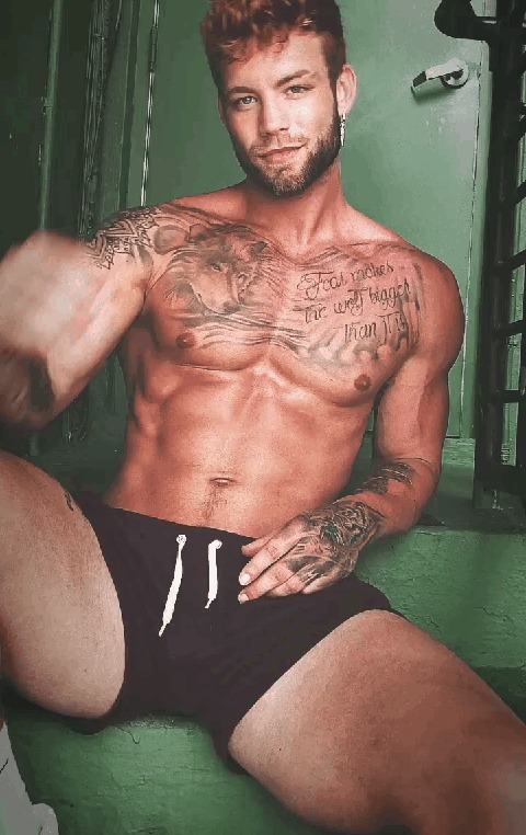 theboysareperfect:   Dustin McNeer  