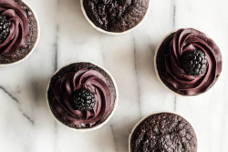 veganfoody:  Chocolate Blackberry Cupcakes with Chocolate Ganache Frosting 