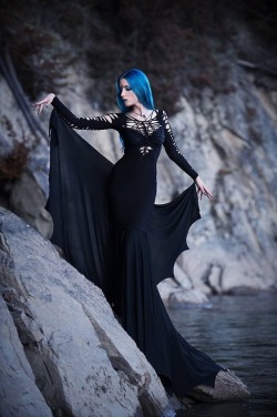 gothicandamazing: Model: Daedra Dress Wulgaria