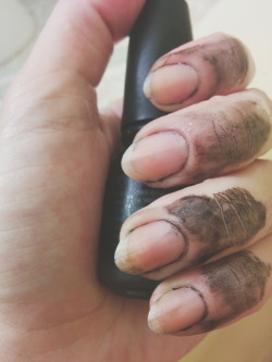 agaucu:  Trying to remove black polish =