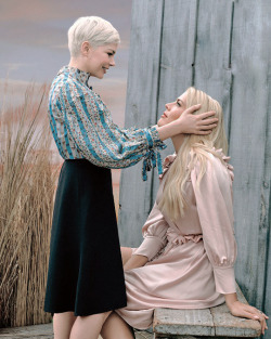 glamoroussource: busy phillips and michelle williams for entertainment weekley 