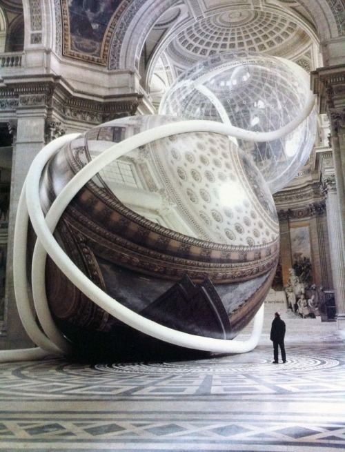 mordmardok: Inflatable sculpture by Klaus Pinter that reflects its surroundings.