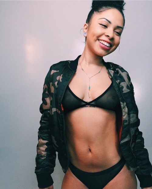 bombshellssonly:  @chriselll @40ozflocko