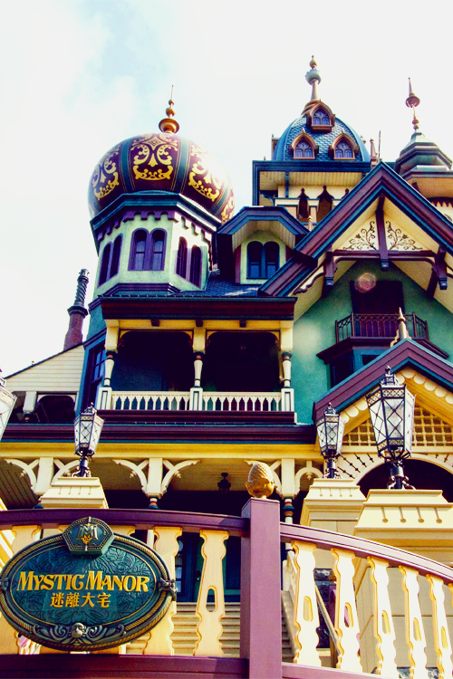 mickeyandcompany:  Haunted Mansion phone backgrounds. Feel free to use it. 