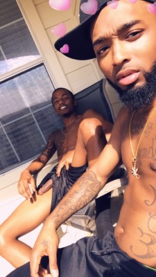 blackboyaddictionz:  i-be-that-pretty-mf:I spy 🕵️‍♂️ 🍆 Wasn’t expecting that.