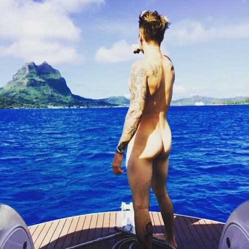 male-celebs-naked:  fuckstar:  wicked95:  boytrappedinthcloset:  Justin Bieber’s bulge, booty and his giant dick  