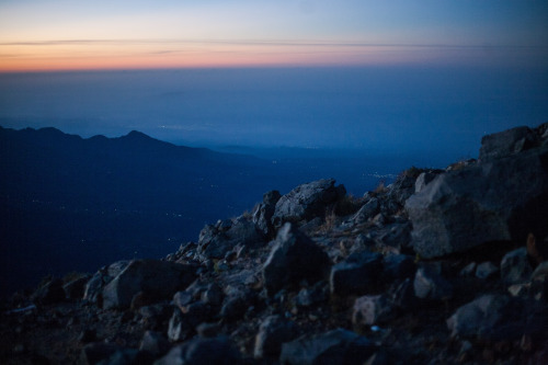 annawattsphotography:sunset to sunrise on the tallest peak in central america.  volcán tajumulco, de