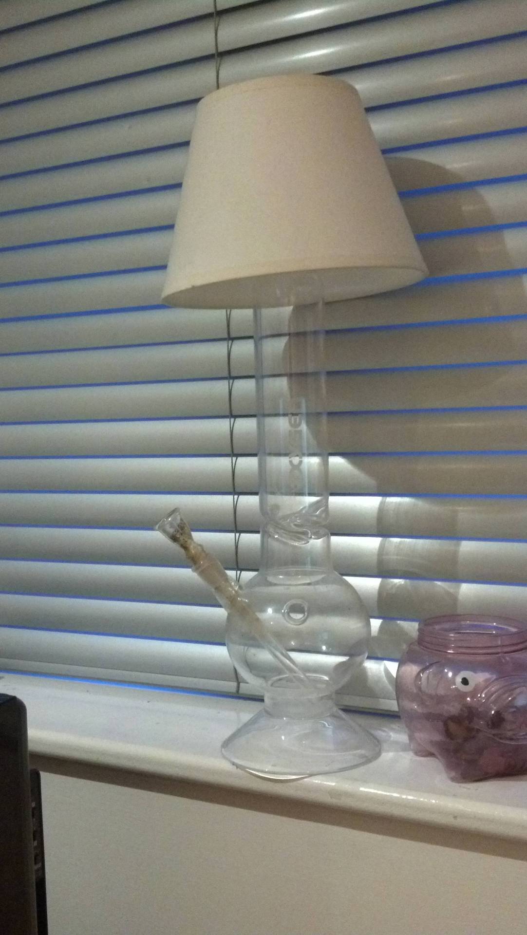 jenniedidwhat:  chroniczipsandbongrips:  highnicetomeetyou:  Discrete  lol me me
