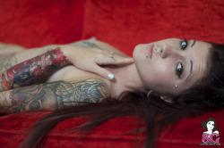 tattooedmafia:  lizzii Macabre :)  http://lizziimacabre.tumblr.com 