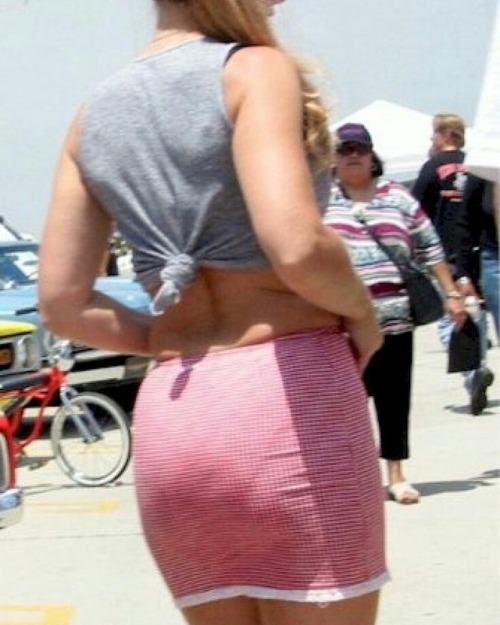 bvb1123: Damn! I pissed in my skirt! I hope nobody can tell!