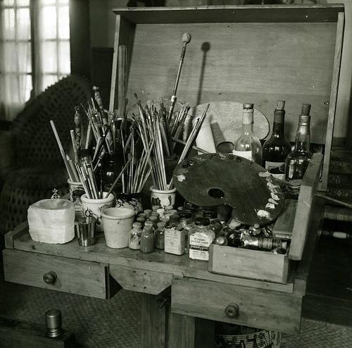 themaninthegreenshirt: Frida Kahlo’s box of tricks, Mexico, 1952