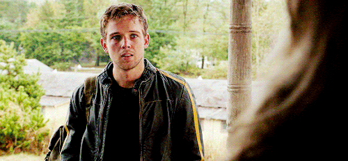 fyeahmaxthieriot:Dylan Massett → first and last appearance 1x02 | 5x10