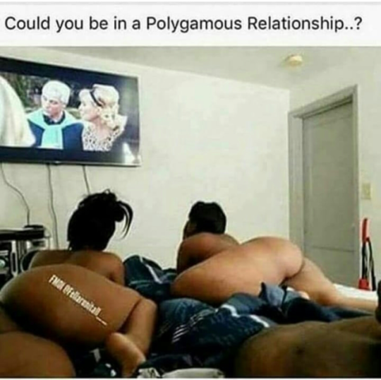 justjulyy:  kingdaddybeast:  Reblog if you can live with King like this.   I’m looking for a friend with benefits right now but this is the end goal. 