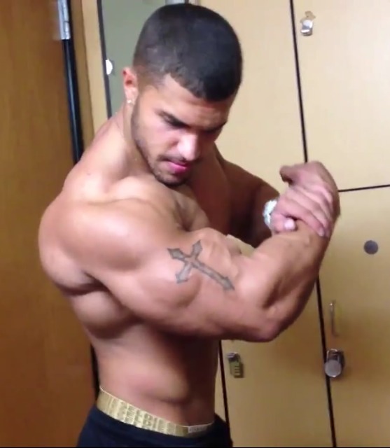 aurelio9147:  roheartlessro:  So sexy  damn those nipples tho, i waanna sink my teeth