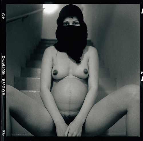 enceintenue:  @enceinte_nu enceintenue.tumblr.com #enceinte #pregnant #nue #nude  Preggo and hairy