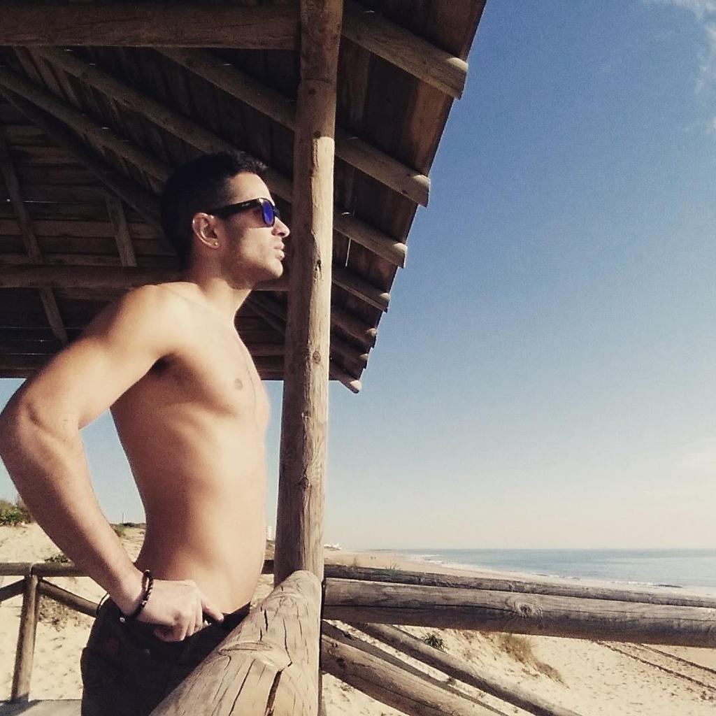 colungafrank:  Robbie Rojo    twitter pics