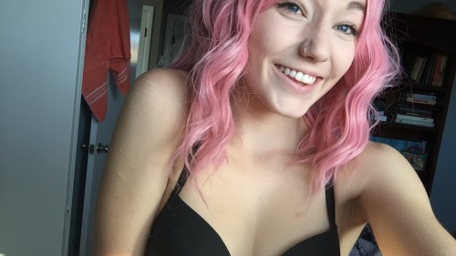 ialienslut:  i rly want pink hair 😩