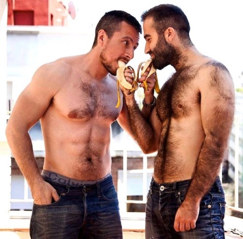 hairybackmen:Gay sex chat: http://bit.ly/2caJb2y Yum!