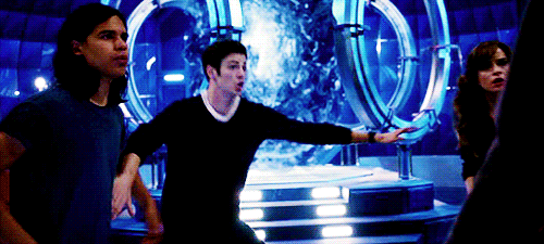 dailycisco:  barry protecting caitlin and cisco.