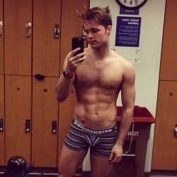 underlads: The hottest guys in their underwear