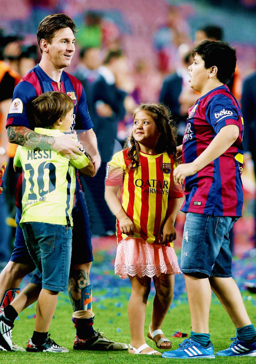 leomessiforever: Leo Messi and his nephews