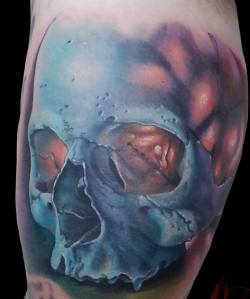fuckyeahtattoos:  Skull tattoo by Alex Rattray