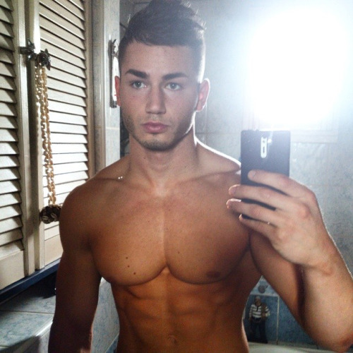  Nick Gomez 