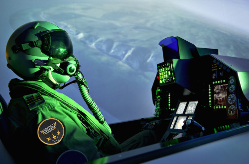 Simulateur de vol en avion de chasse F-16 Fighting Falconwww.sport-decouverte.com/simulateur-