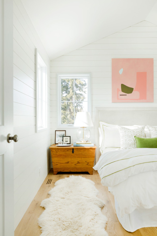 Bedroom design by Emily Janak. Architecture by Northworks Jackson Hole.  Photo: Leslee Mitchell 