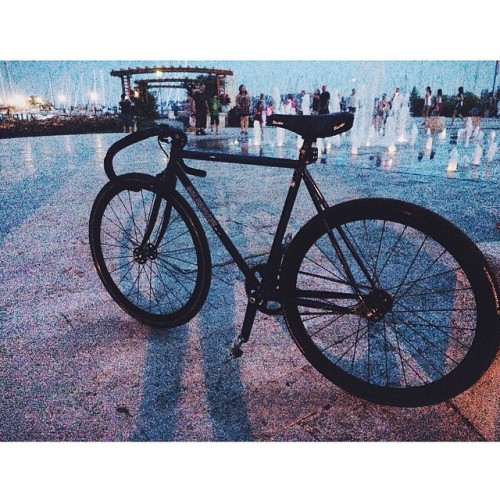 A little lake cruising. #cycling #bikes #hungary #lakebalaton #balatonfured #fixedgear #fountain #li