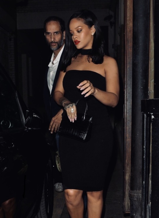 fenty-candids:  June 25: Rihanna in London adult photos