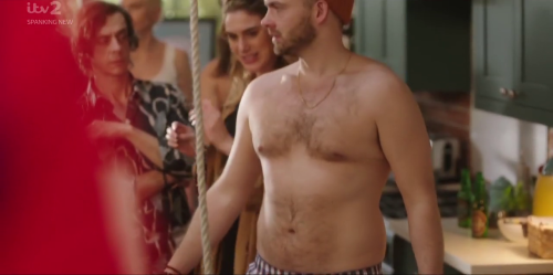 fat-male-celebrities:    Iain Stirling and Daniel Barker in Buffering  