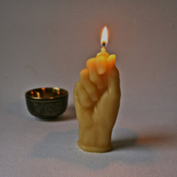 cheapetsy:beeswax hand candle // ผ.00