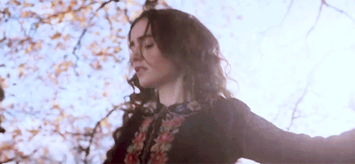Lily Collins as  Edith Tolkien in Tolkien (2019) directed by Dome Karukoski
