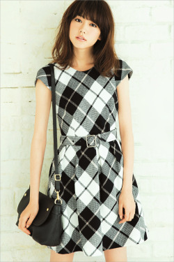 licoricewall:  桐谷美玲 (Mirei Kiritani): non-no - Burberry Blue Label