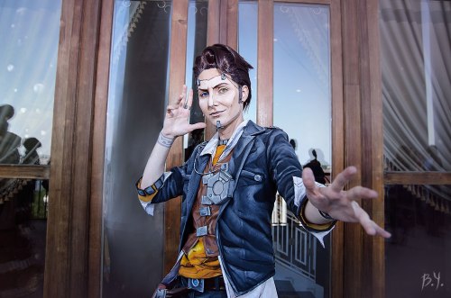 nakacockroach:Cosplay Handsome Jack by @nakacockroach