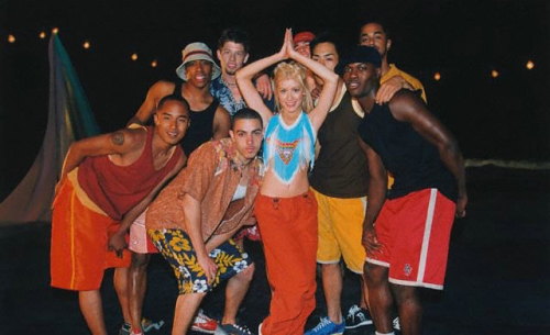 parisnicolekimlindsaybritney:Christina Aguilera and her dancers behind the scenes of the “Genie in a