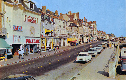 Joigny (Yonne). Les quais.aujourd’hui: https://www.google.com/maps/@47.9819813,3.394224,3a,75y,77.16