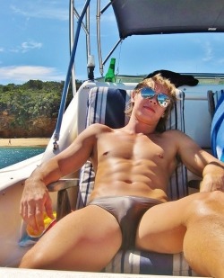 Briefsgalore:  Every Day New Hot Guys Showing Off Their Body In Briefs Or Speedos!