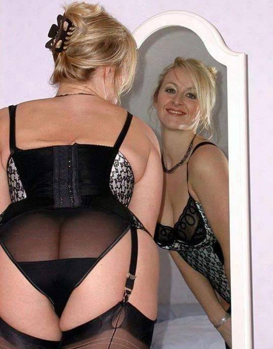buttsmostly:  Where the booty is down bottom, the mouth is up top. Some bum-lovers
