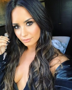 dlovato-news:ddlovato:💕Vestida para dominar