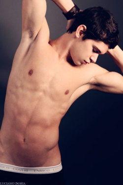 frodosbois:  twinks-are-the-best:  [(•_•)]  http://www.chicagoadultnovelties.com