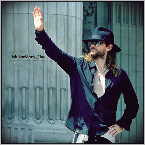 Jared arriving at Grand Palais, Paris.Picture taken by SisterMars_Tina, edit by me :)