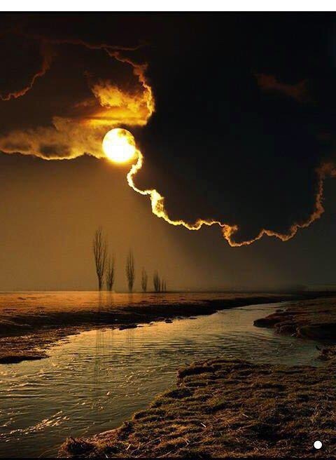 wolfstravelsinmind:  Where sky meets water, that’s where you’ll find who I really am.