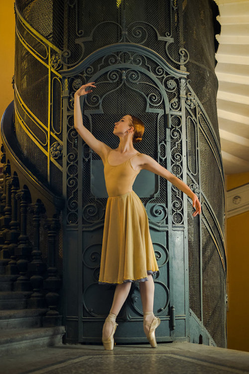 mymodernmet:Ballerina Combines Intricate Beauty of Russian Ballet and Architecture