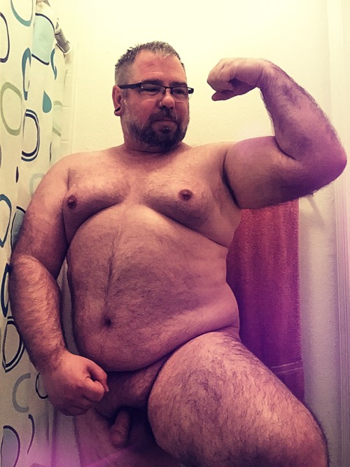 vincebear1971:  bigtruckbehr:  housebearsofusa:Hot  Grrrrr  Yum!
